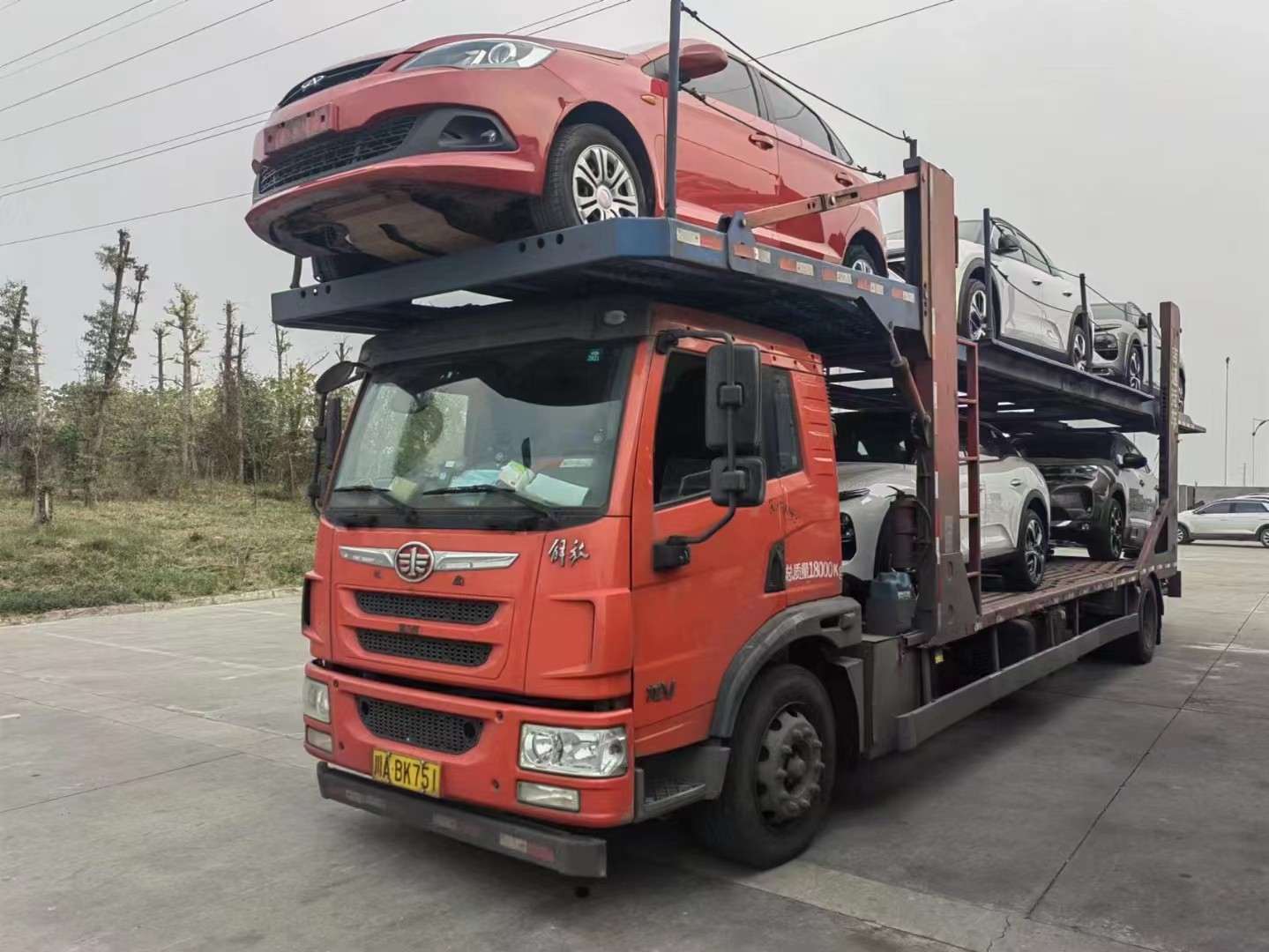 近日，新疆轎車運(yùn)輸安全問題備受關(guān)注，四川車主也開始密切關(guān)注這一話題。本文將就新疆轎車運(yùn)輸安全隱患進(jìn)行調(diào)查，分析四川車主關(guān)注度上升的原因。